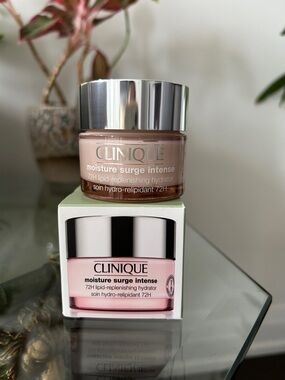 Clinique Moisture Surge Intense 72H Lipid-Replenishing Hydrator